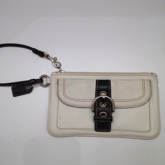 Coach cream brown leather vintage soho buckle wristlet - Picture 1 of 8